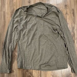 Awesome Lululemon 5 year Basic Henley. New. Medium.